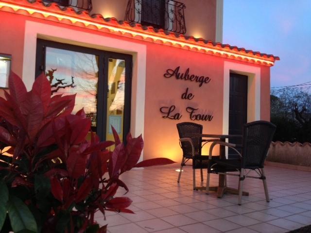 Auberge De La Tour -Appartements- Valros エクステリア 写真