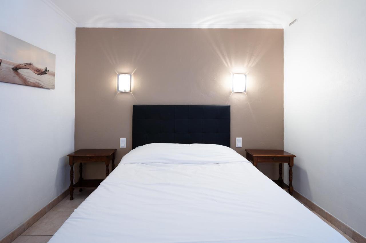 Auberge De La Tour -Appartements- Valros エクステリア 写真