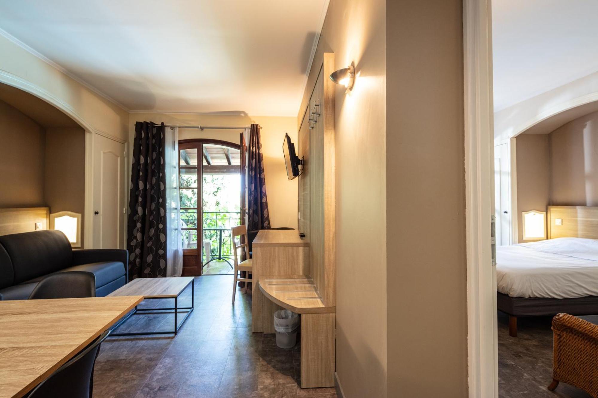 Auberge De La Tour -Appartements- Valros エクステリア 写真